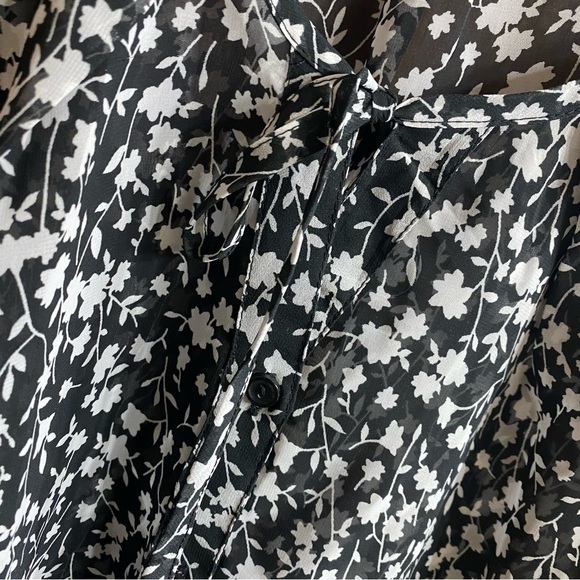 Old Navy Black and White Floral Sheer Flowy Long Sleeve Button Top Size Medium - Picture 5 of 5